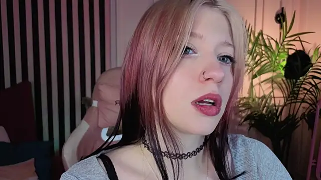 Snapshot of arielabradberry chatting on 15, 10, 2025 arielabradberry online show from 15, 10, 2025