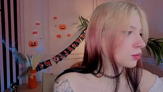 Snapshot of arielabradberry chatting on 31, 10, 2025 arielabradberry online show from 31, 10, 2025