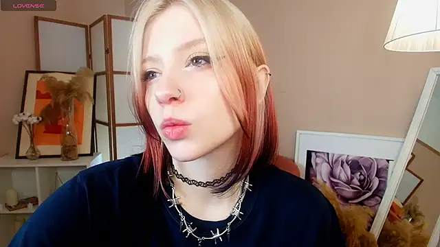 Snapshot of arielabradberry chatting on 4, 12, 2025 arielabradberry online show from 4, 12, 2025