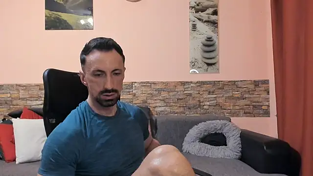 Snapshot of HotHunkTrainer chatting on 18, 6, 2026 HotHunkTrainer online show from 18, 6, 2026