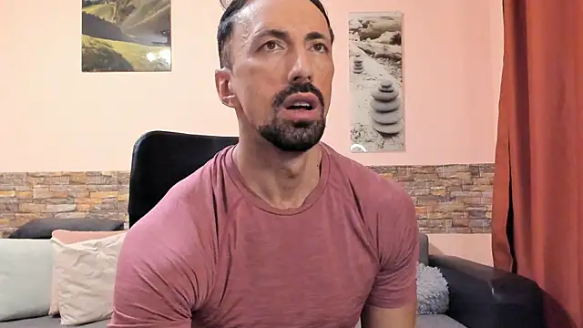 Snapshot of HotHunkTrainer chatting on 19, 7, 2026 HotHunkTrainer online show from 19, 7, 2026