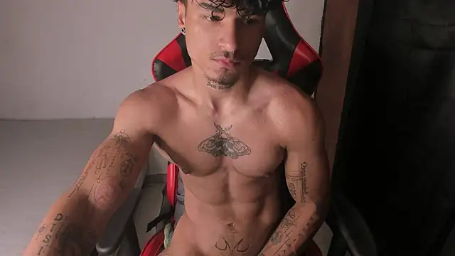 Snapshot of Thomas_Fit1 chatting on 24, 5, 2026 Thomas Fit1 online show from 24, 5, 2026