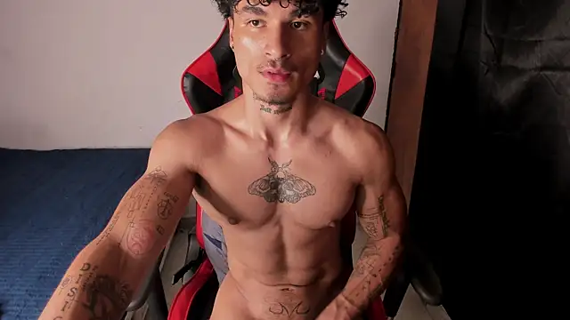 Snapshot of Thomas_Fit1 chatting on 27, 5, 2026 Thomas Fit1 online show from 27, 5, 2026