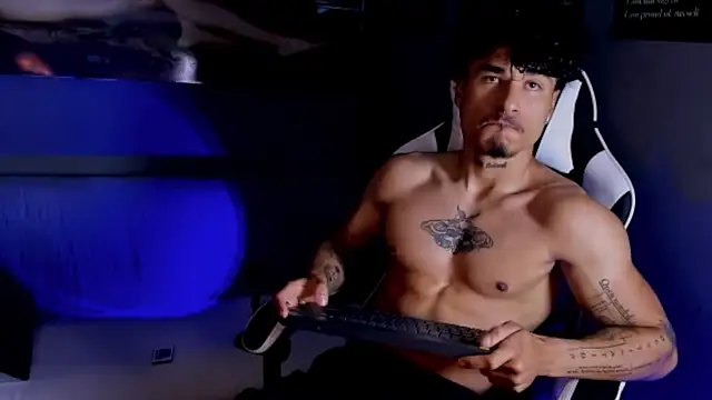 Snapshot of Thomas_Fit1 chatting on 8, 5, 2026 Thomas Fit1 online show from 8, 5, 2026