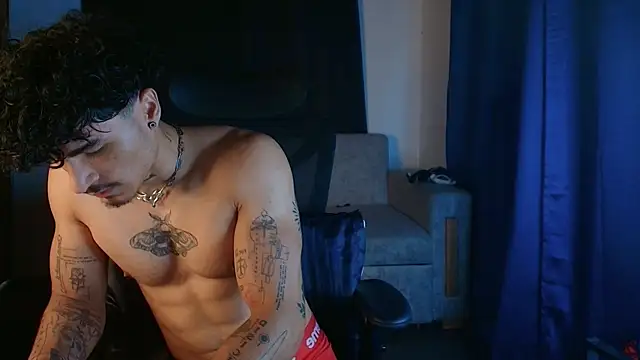 Snapshot of Thomas_Fit1 chatting on 17, 5, 2026 Thomas Fit1 online show from 17, 5, 2026