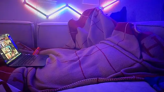 YouLikeBigDick9 online show from 15, 10, 2025