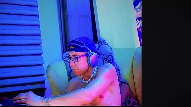 YouLikeBigDick9 online show from 4, 1, 2025