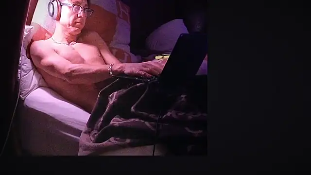 YouLikeBigDick9 online show from 31, 1, 2025