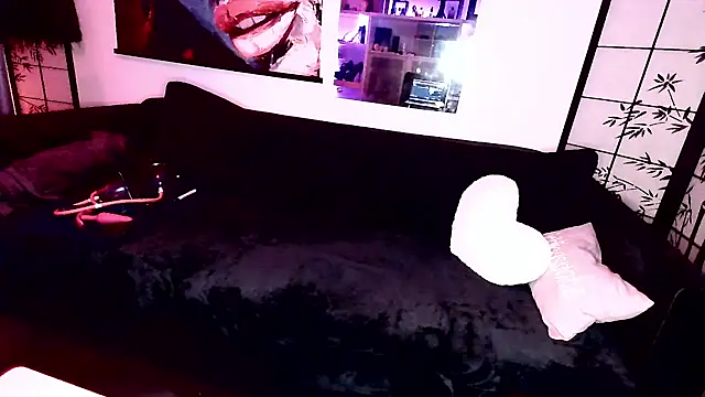 Yanina Poison online show from 6, 1, 2025