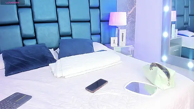 AnthonelaDuque online show from 10, 9, 2025