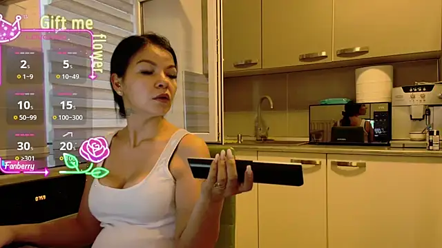 Snapshot of alisoncassie chatting on 1, 10, 2025 alisoncassie online show from 1, 10, 2025