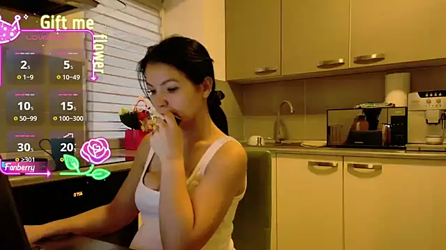 Snapshot of alisoncassie chatting on 10, 11, 2025 alisoncassie online show from 10, 11, 2025