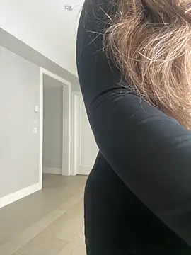 jAsMinE678 online show from 28, 10, 2025