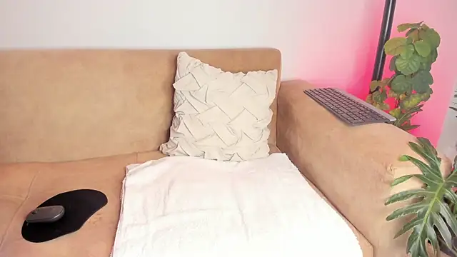 Snapshot of iam-ella18 chatting on 28, 11, 2025 iam-ella18 online show from 28, 11, 2025