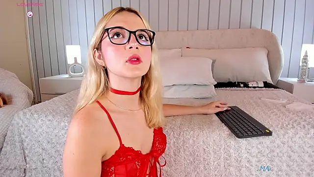 Snapshot of Maia_Collins chatting on 21, 6, 2026 Maia Collins online show from 21, 6, 2026