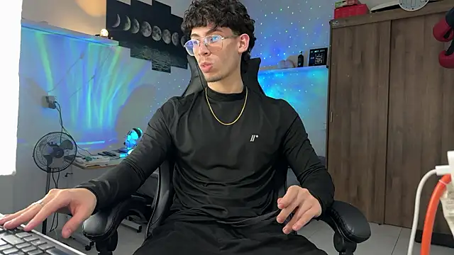 Kisan Smith online show from 4, 3, 2026