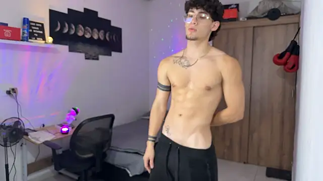 Snapshot of Kisan_Smith chatting on 18, 11, 2025 Kisan Smith online show from 18, 11, 2025