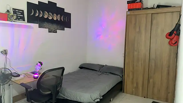 Snapshot of Kisan_Smith chatting on 28, 10, 2025 Kisan Smith online show from 28, 10, 2025