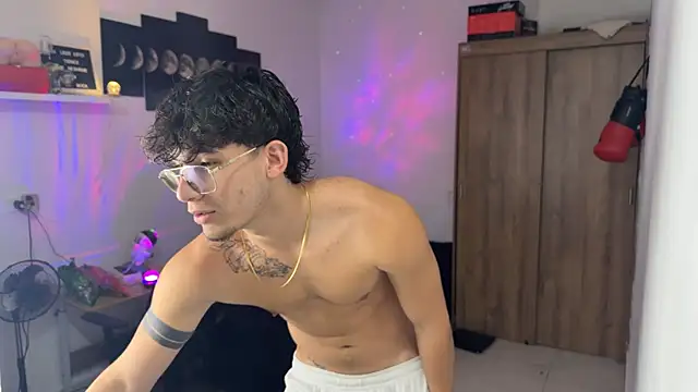 Snapshot of Kisan_Smith chatting on 13, 10, 2025 Kisan Smith online show from 13, 10, 2025