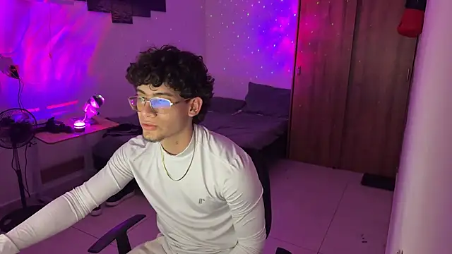 Snapshot of Kisan_Smith chatting on 19, 12, 2025 Kisan Smith online show from 19, 12, 2025