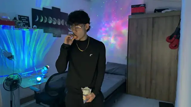 Snapshot of Kisan_Smith chatting on 21, 10, 2025 Kisan Smith online show from 21, 10, 2025