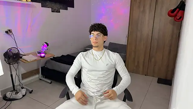 Snapshot of Kisan_Smith chatting on 20, 11, 2025 Kisan Smith online show from 20, 11, 2025