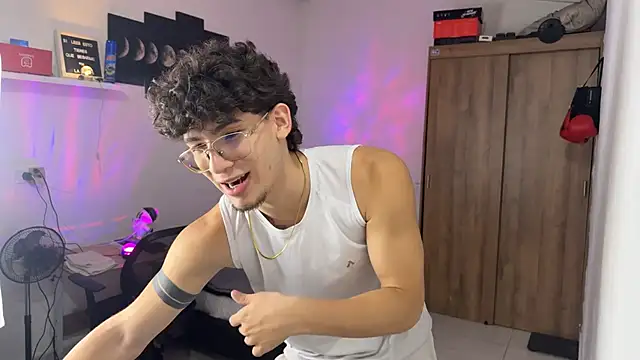 Snapshot of Kisan_Smith chatting on 15, 11, 2025 Kisan Smith online show from 15, 11, 2025