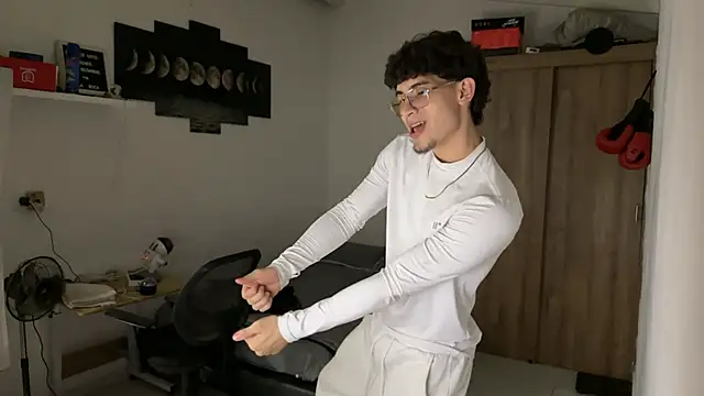 Snapshot of Kisan_Smith chatting on 21, 11, 2025 Kisan Smith online show from 21, 11, 2025