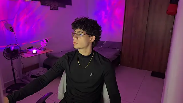 Snapshot of Kisan_Smith chatting on 18, 12, 2025 Kisan Smith online show from 18, 12, 2025