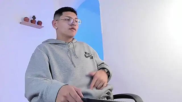 a lejandro 0 8 online show from 26, 2, 2025