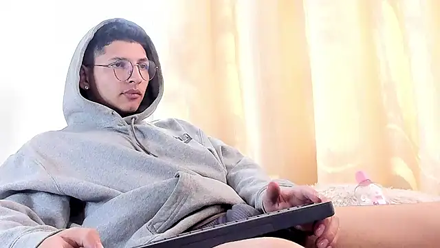 a lejandro 0 8 online show from 9, 2, 2025