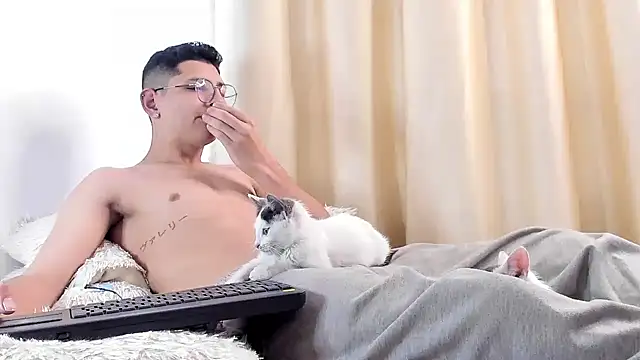 a lejandro 0 8 online show from 10, 2, 2025