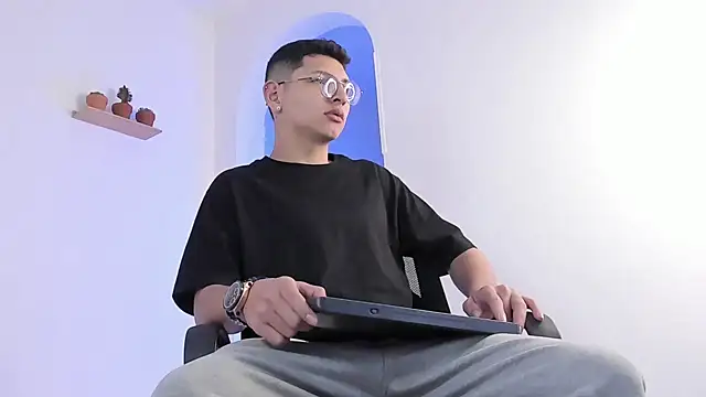 a lejandro 0 8 online show from 26, 2, 2025