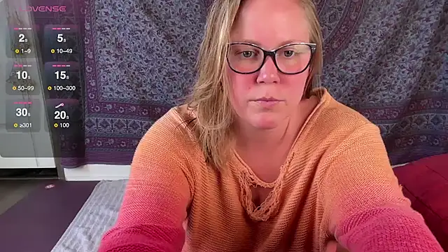 GlitterKitty108 online show from 7, 10, 2025