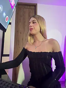 Snapshot of Courtney_gonet chatting on 18, 7, 2026 Courtney gonet online show from 18, 7, 2026