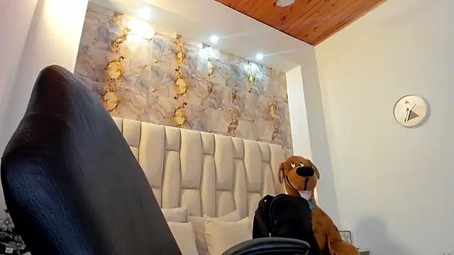 lia mariana online show from 1, 12, 2025