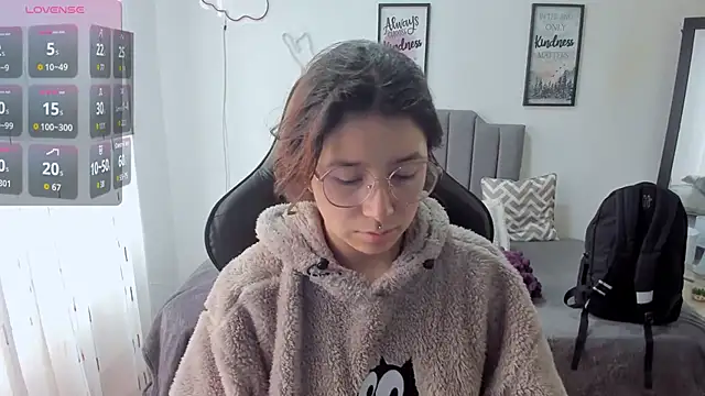 Snapshot of Amy_joones chatting on 10, 10, 2025 Amy joones online show from 10, 10, 2025