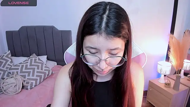 Amy joones online show from 28, 4, 2026