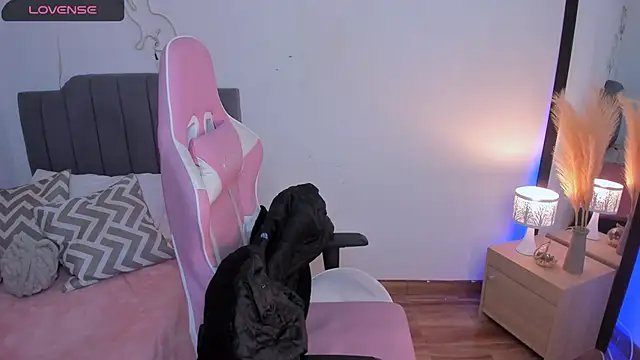 Amy joones online show from 13, 4, 2026