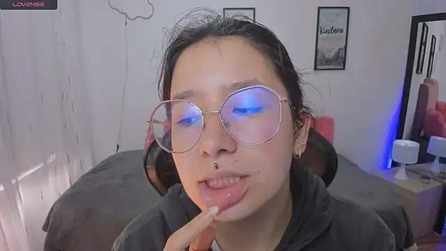 Snapshot of Amy_joones chatting on 10, 11, 2025 Amy joones online show from 10, 11, 2025