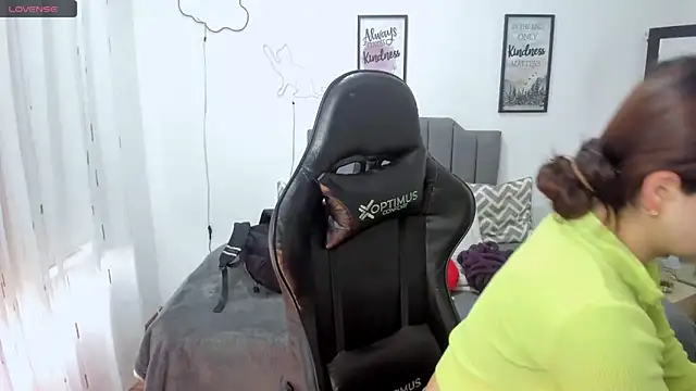 Snapshot of Amy_joones chatting on 6, 10, 2025 Amy joones online show from 6, 10, 2025