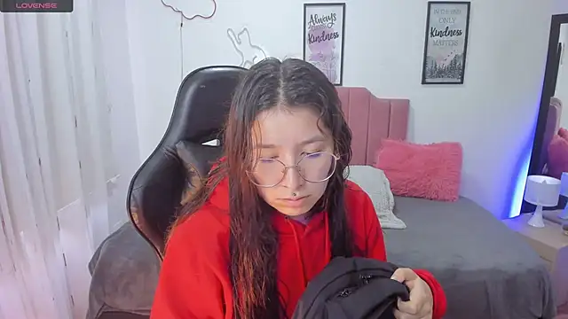 Snapshot of Amy_joones chatting on 8, 11, 2025 Amy joones online show from 8, 11, 2025