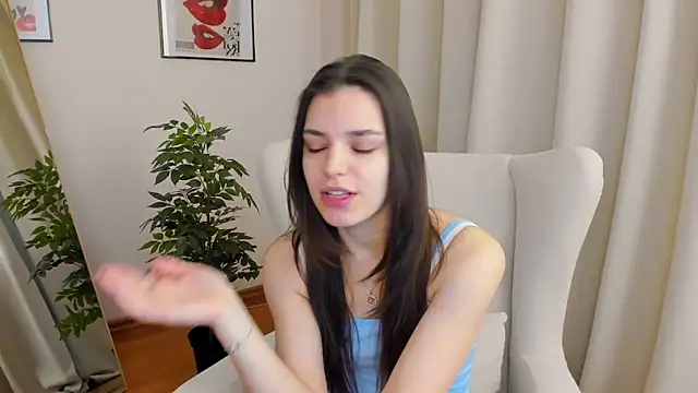 SuzyJamess online show from 22, 2, 2025