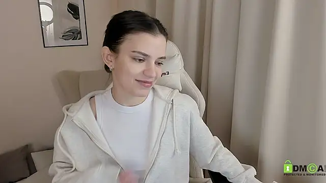 SuzyJamess online show from 17, 1, 2025