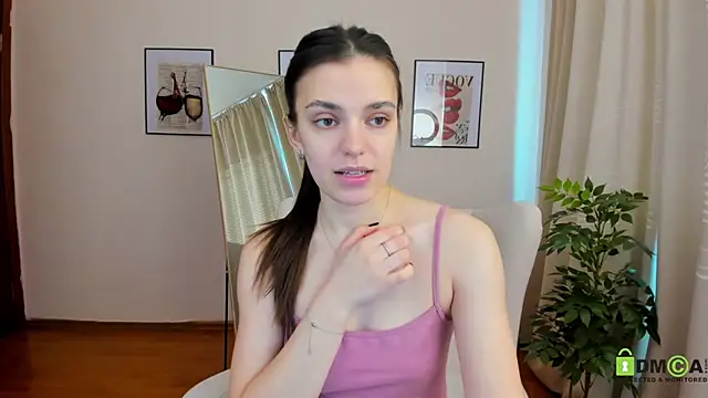 SuzyJamess online show from 19, 2, 2025