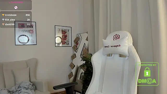 SuzyJamess online show from 12, 2, 2025