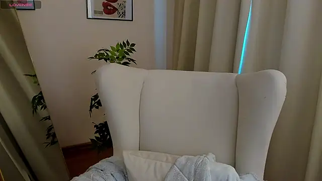 SuzyJamess online show from 20, 2, 2025