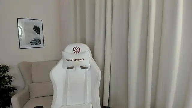 SuzyJamess online show from 22, 1, 2025