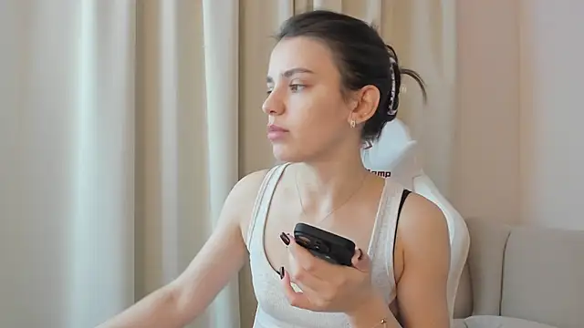 SuzyJamess online show from 21, 12, 2024