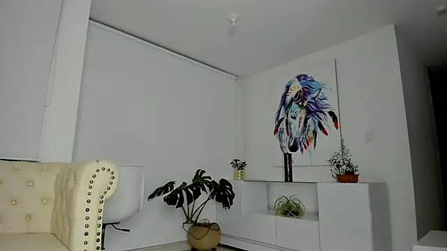 camila-manzur online show from 2, 3, 2025